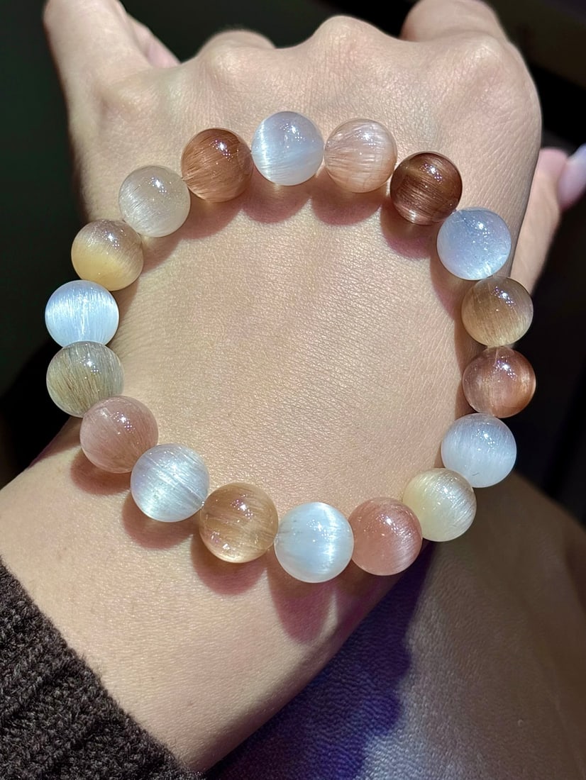 An Exquisite Crystal Bracelet - 3