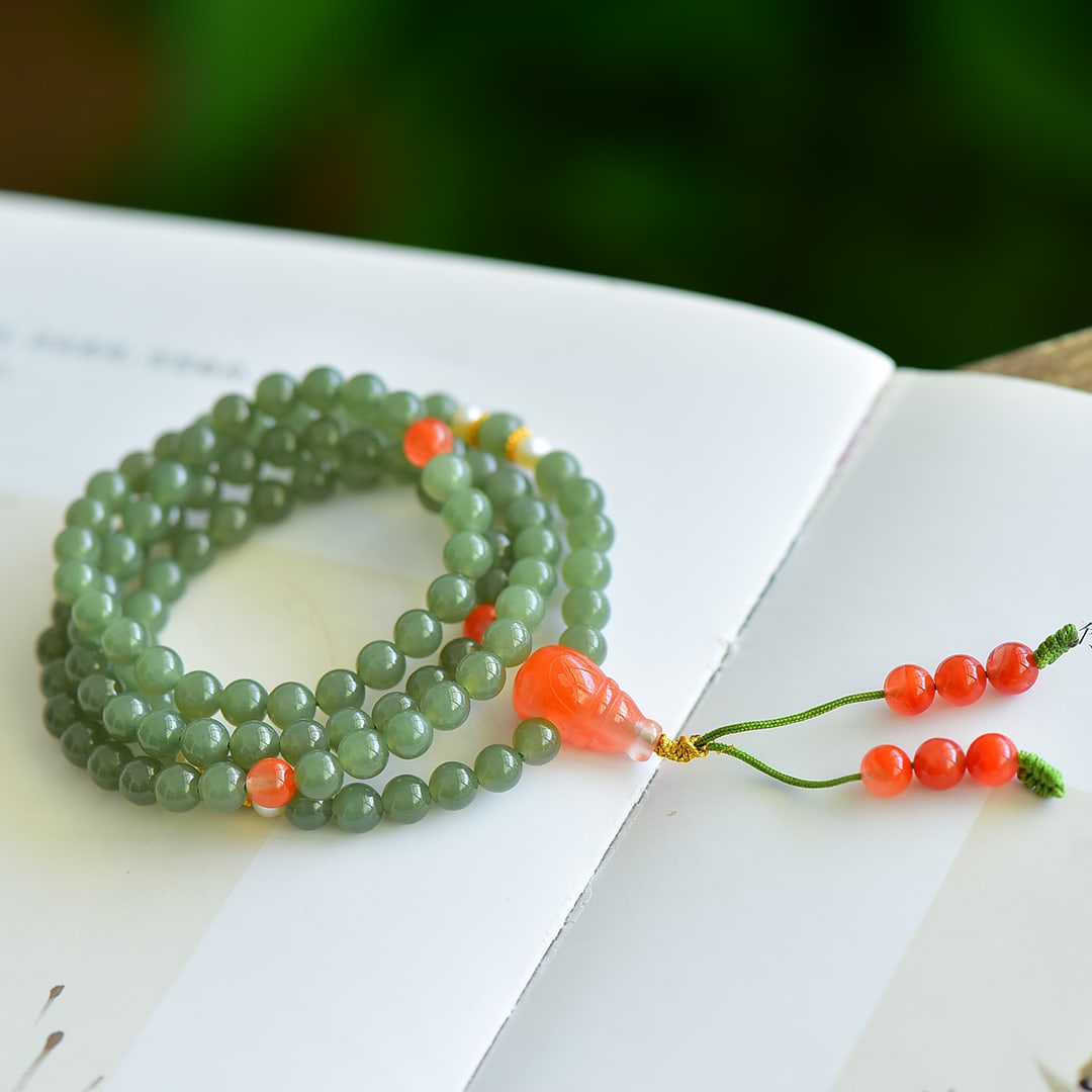 An Exquisite Greenish Jade Bracelets: An Exquisite Greenish Jade Bracelets,Size:0.2inx0.2in 青玉手链