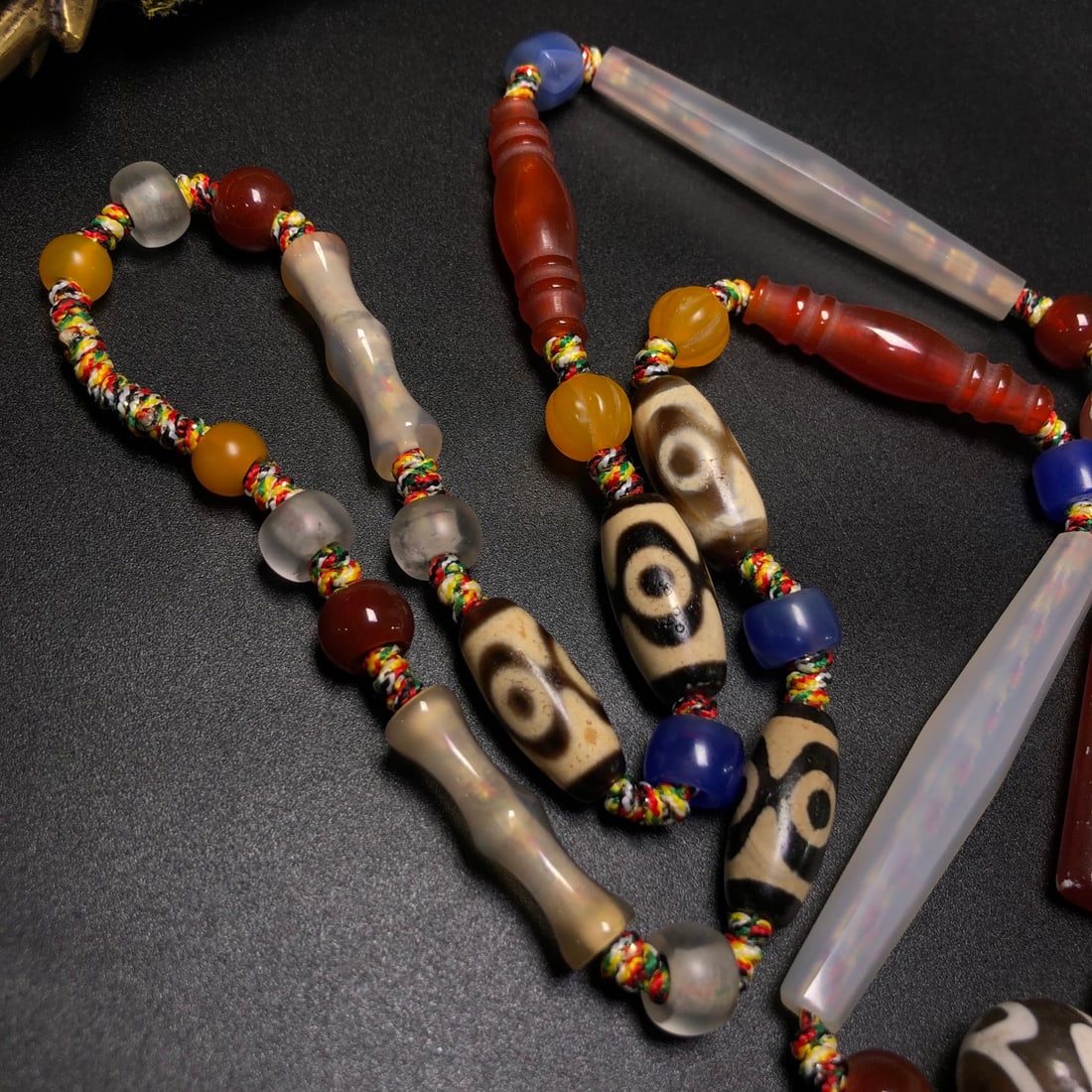 A Precious Dzi Bead Necklace - 7