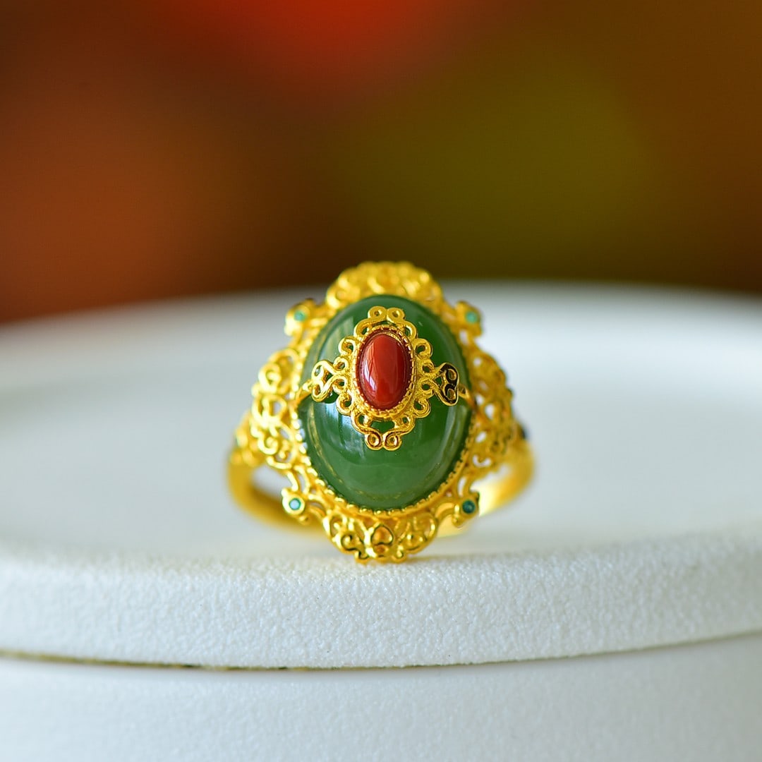 An Exquisite Sterling Silver-Gold Plated Inlaid Jasper Ring: An Exquisite Sterling Silver-Gold Plated Inlaid Jasper Ring,Size:0.4inx0.6in 纯银镀金镶碧玉戒指