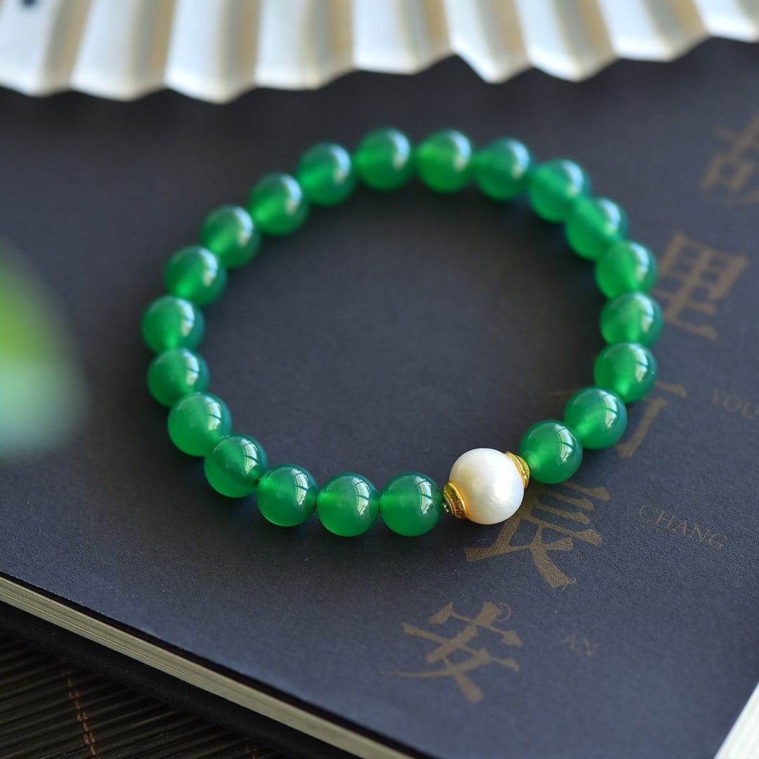 An Exquisite Sterling Silver-Gold Plated Inlaid Agate Bracelets: An Exquisite Sterling Silver-Gold Plated Inlaid Agate Bracelets,Size:0.3inx0.3in 纯银镀金镶玛瑙手串