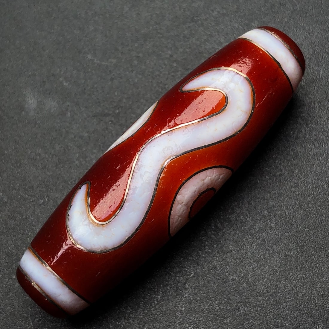 An Exquisite Dzi Bead Inlaid Silver Pendant: An Exquisite Dzi Bead Inlaid Silver Pendant,Size:1.9inx0.6in,Weight:17.4g 天珠嵌银挂件