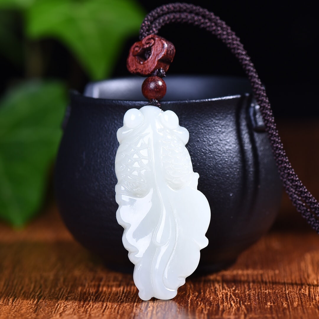 An Exquisite White Jade GoldFish Pendant (1 of 5)