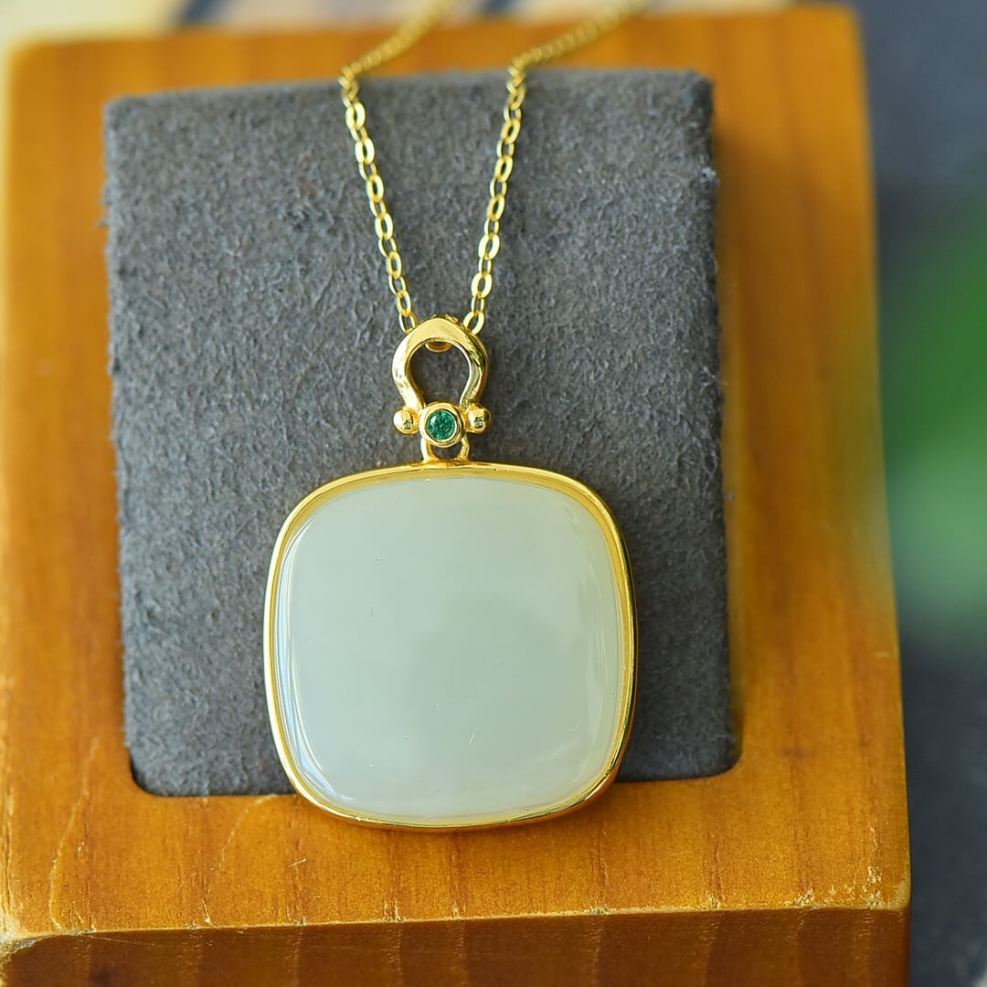 An Exquisite Sterling Silver-Gold Plated Inlaid White Jade Necklace: An Exquisite Sterling Silver-Gold Plated Inlaid White Jade Necklace,Size:0.9inx1.2in 纯银镀金镶白玉项链