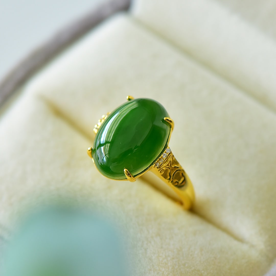An Exquisite Sterling Silver-Gold Plated Inlaid Jasper Ring,Inlaid Diamond: An Exquisite Sterling Silver-Gold Plated Inlaid Jasper Ring,Inlaid Diamond,Size:0.5inx0.6in 纯银镀金镶碧玉戒指,嵌钻石