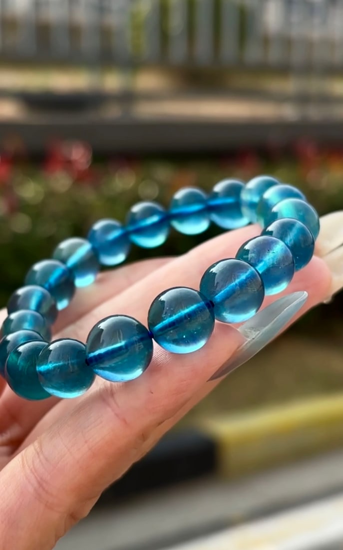An Exquisite Aquamarine Bracelet: An Exquisite Aquamarine Bracelet,Size:0.4in,Weight:30.8g 海蓝宝手串