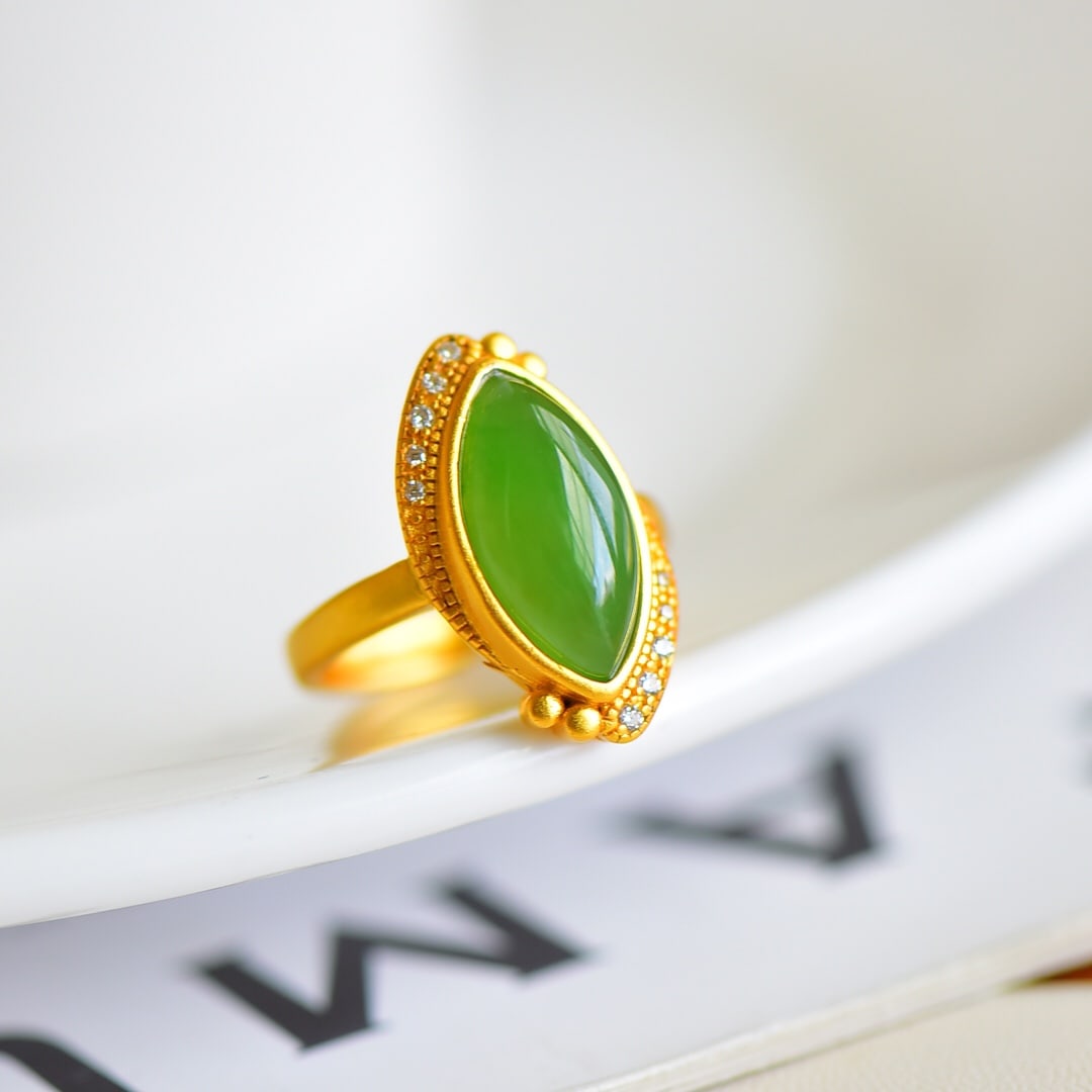 An Exquisite Sterling Silver-Gold Plated Inlaid Jasper Ring,Inlaid Diamond: An Exquisite Sterling Silver-Gold Plated Inlaid Jasper Ring,Inlaid Diamond 纯银镀金镶碧玉戒指,嵌钻石