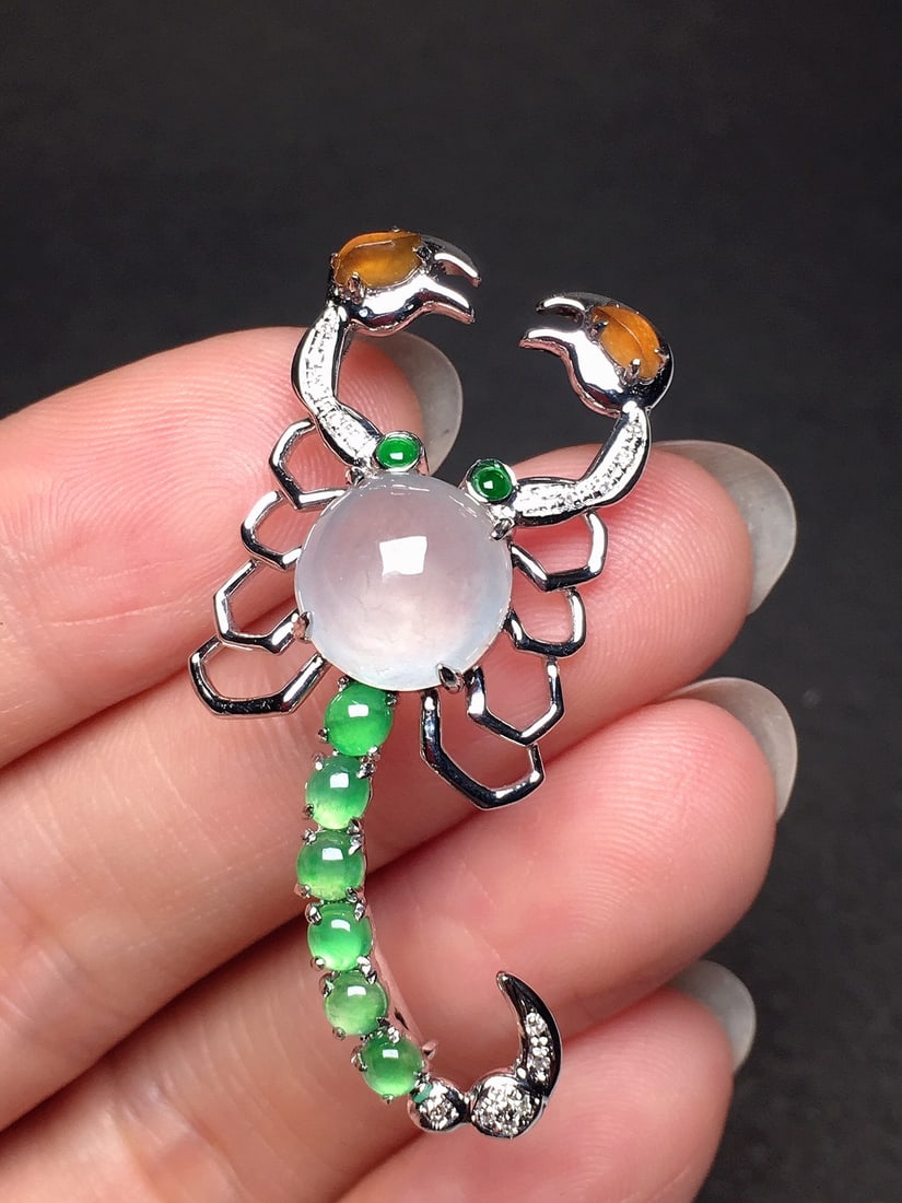 An Exquisite 18k Gold Diamond Inlaid Jadeite Pendant& Brooch Dual-Purpose: An Exquisite 18k Gold Diamond Inlaid Jadeite Pendant& Brooch Dual-Purpose,Size(Loose Stone):0.4inx0.4in