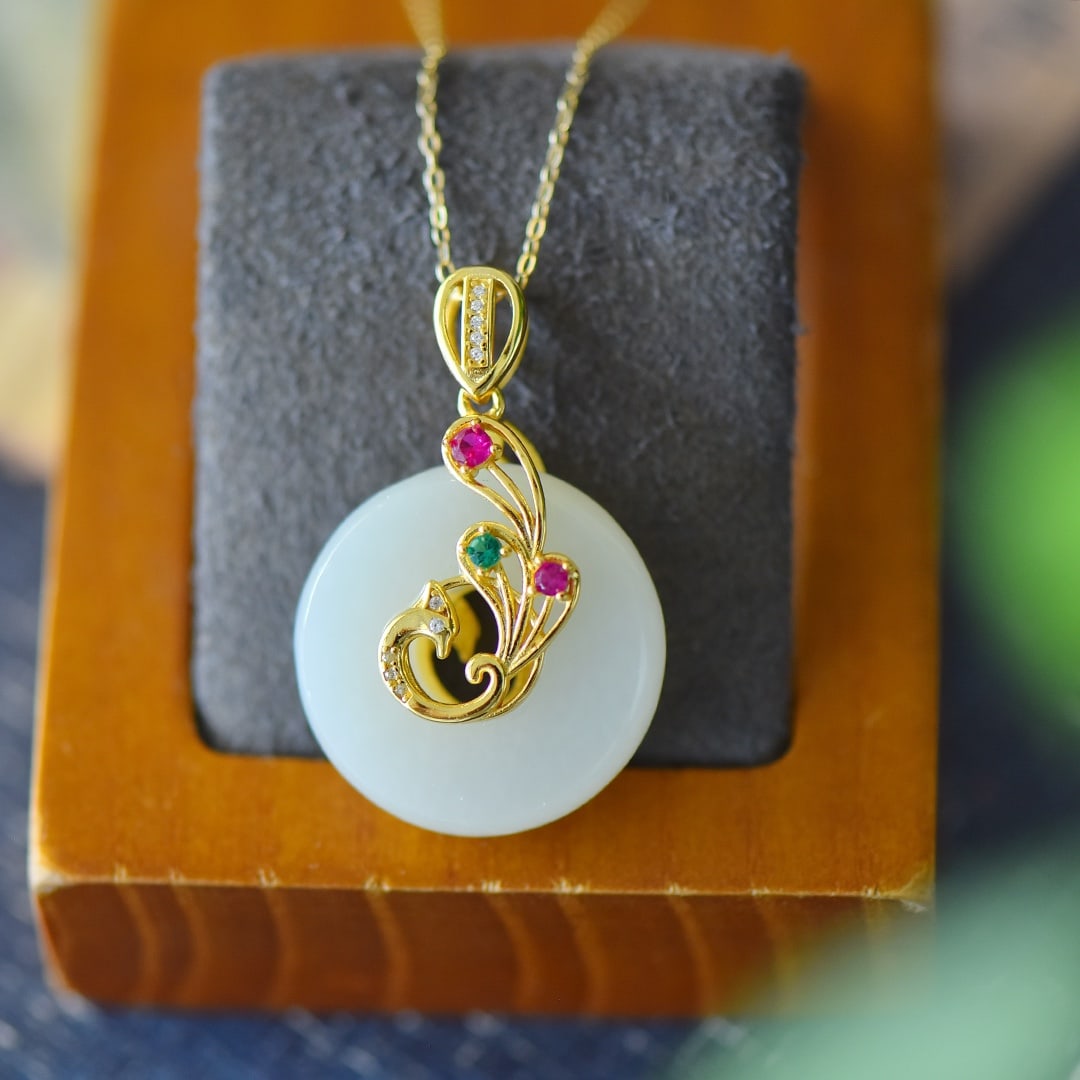 An Exquisite Sterling Silver-Gold Plated Inlaid White Jade Necklace,Inlaid Gems: An Exquisite Sterling Silver-Gold Plated Inlaid White Jade Necklace,Inlaid Gems,Size:0.9inx1.3in 纯银镀金镶白玉项链,嵌宝石