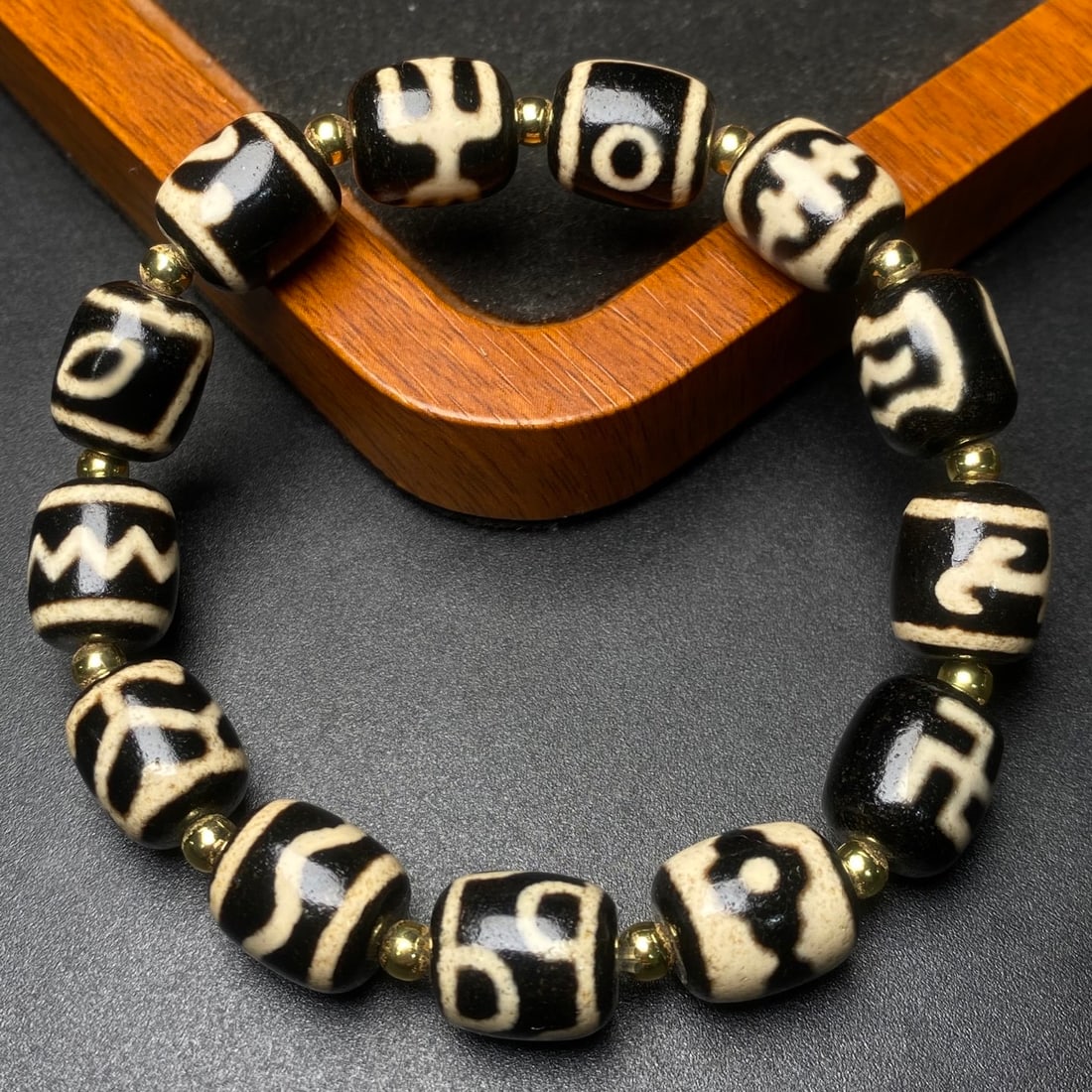 An Exquisite Dzi Bead Bracelet - 5