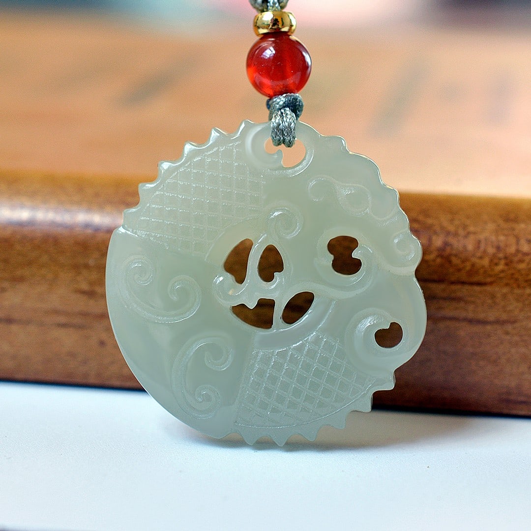 An Exquisite Greenish Jade Dragon Pattern Pendant: An Exquisite Greenish Jade Dragon Pattern Pendant,Size:1.1inx1.1in 青玉龙纹挂件