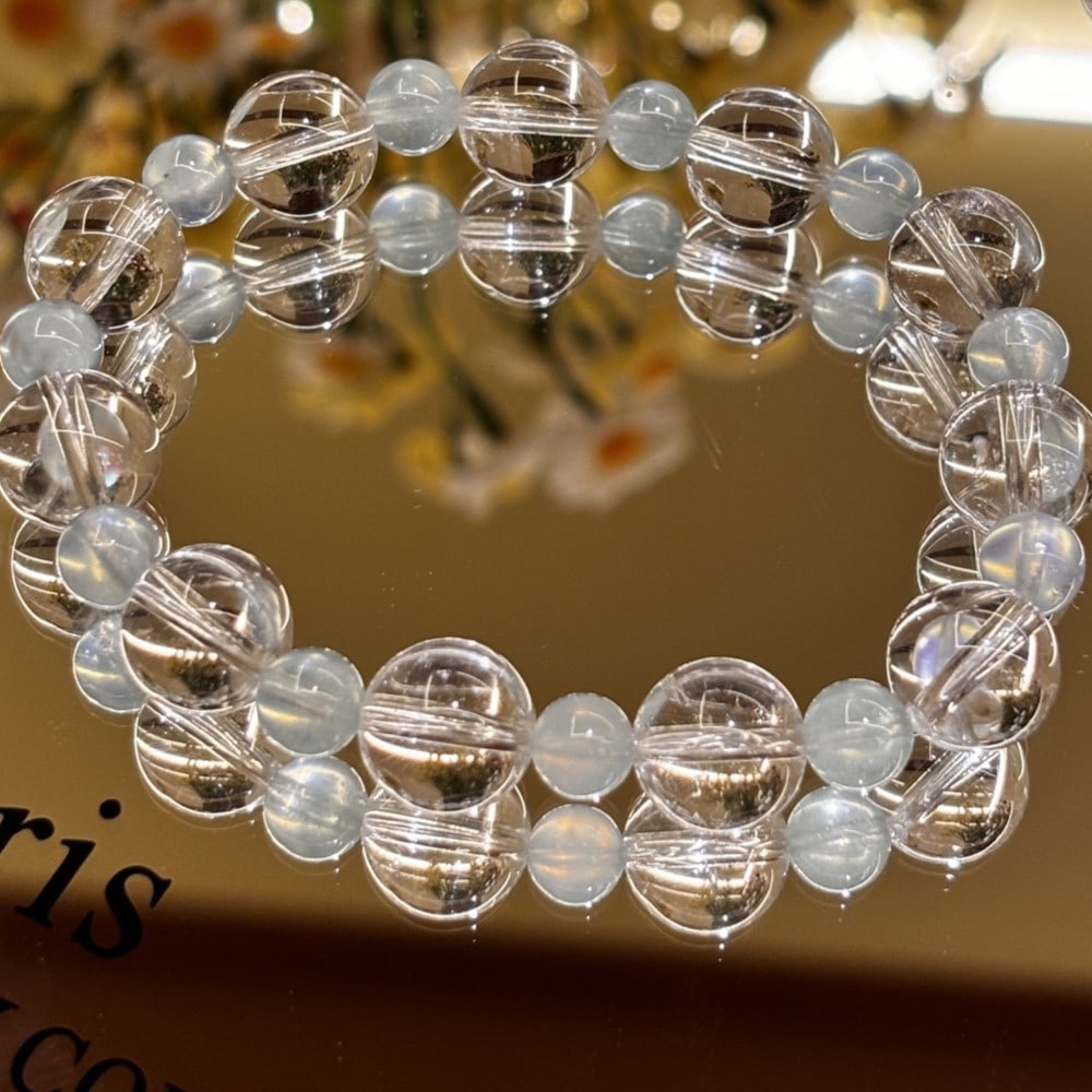 An Exquisite Crystal With Aquamarine Bracelet: An Exquisite Crystal With Aquamarine Bracelet,Size:(White)0.4in,(Aquamarine)0.3in 水晶配海蓝宝手串