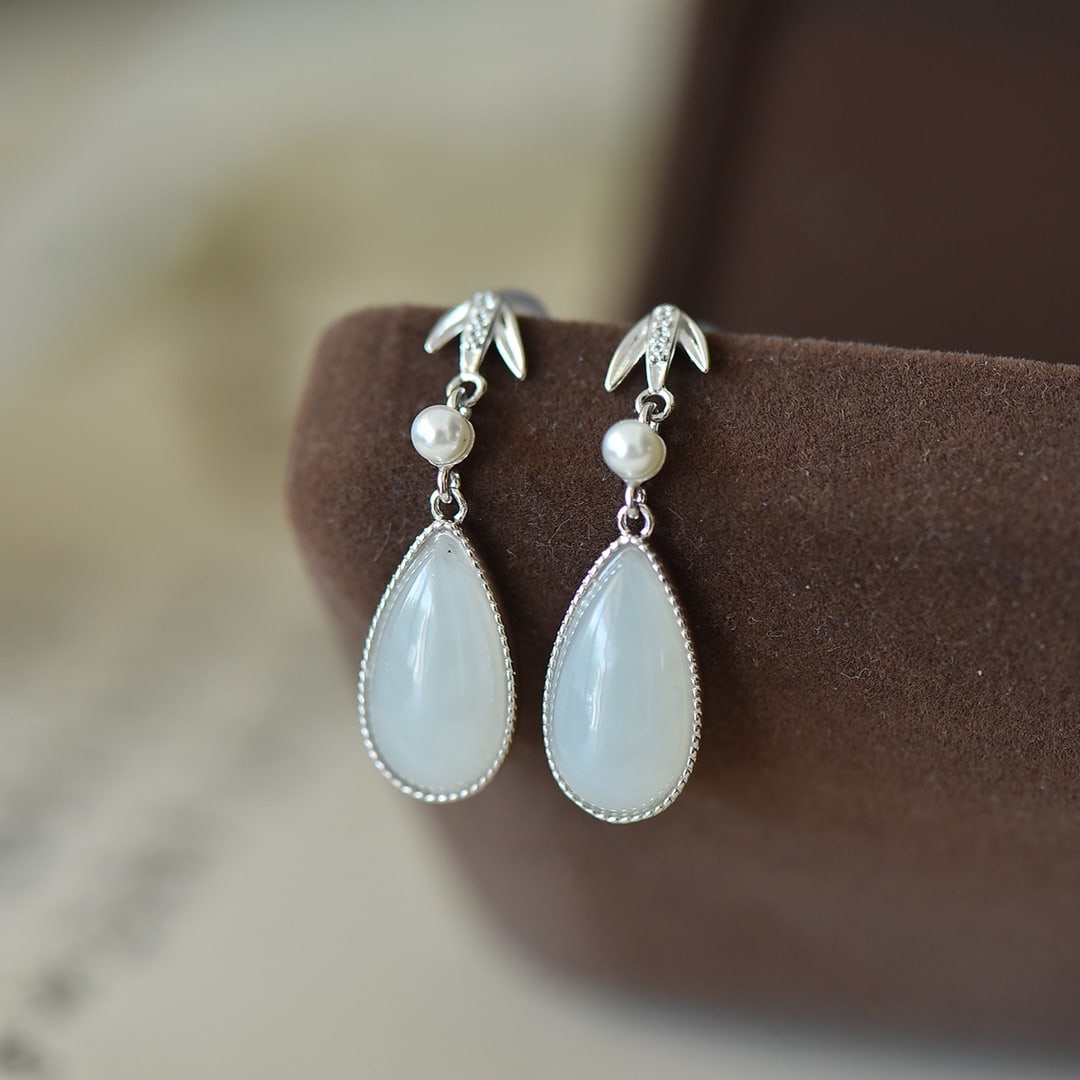 A Pair of Exquisite Sterling Silver Inlaid White Jade Earrings,Inlaid Pearl (1 of 4)