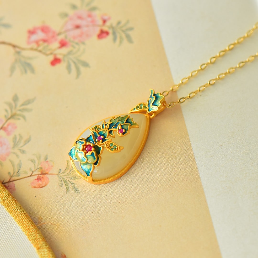 An Exquisite Sterling Silver-Gold Plated Inlaid White Jade Pendant: An Exquisite Sterling Silver-Gold Plated Inlaid White Jade Pendant,Size:0.6inx0.9in 纯银镀金镶白玉吊坠