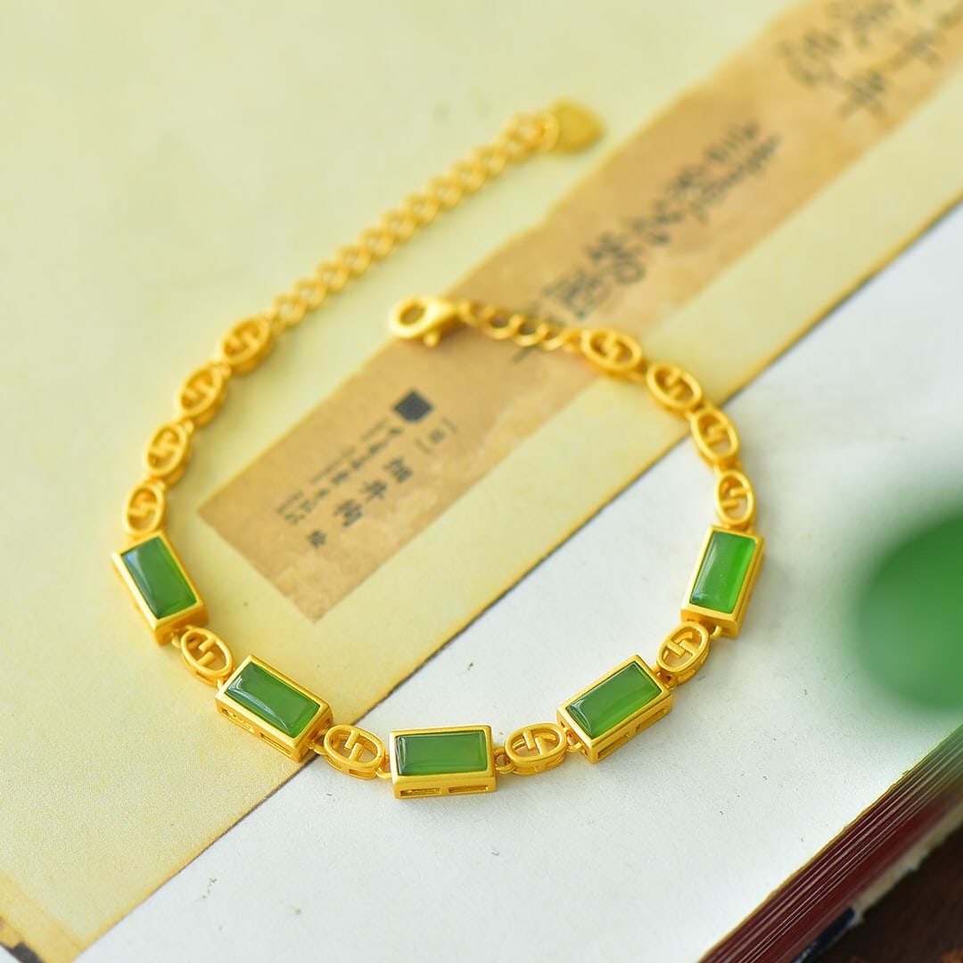 An Exquisite Sterling Silver-Gold Plated Inlaid Jasper Bracelet: An Exquisite Sterling Silver-Gold Plated Inlaid Jasper Bracelet,Size:0.2inx0.3in 纯银镀金镶碧玉手链