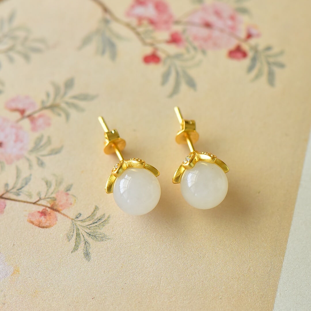 A Pair of Exquisite Sterling Silver-Gold Plated Inlaid White Jade Earrings: A Pair of Exquisite Sterling Silver-Gold Plated Inlaid White Jade Earrings,Size:0.3inx0.3in 一对纯银镀金镶白玉耳钉