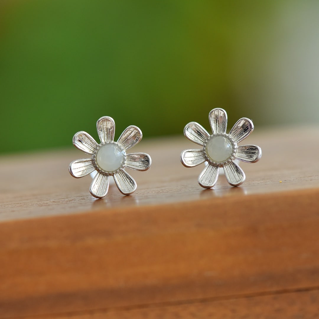 A Pair of Exquisite Sterling Silver Inlaid White Jade Earrings: A Pair of Exquisite Sterling Silver Inlaid White Jade Earrings, 一对纯银镶白玉耳钉