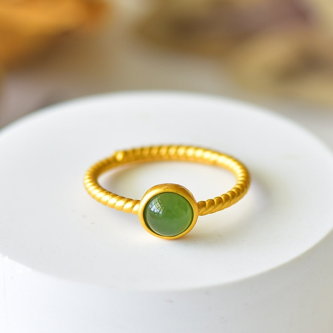 An Exquisite Sterling Silver-Gold Plated Inlaid Jasper Ring: An Exquisite Sterling Silver-Gold Plated Inlaid Jasper Ring 纯银镀金镶碧玉戒指