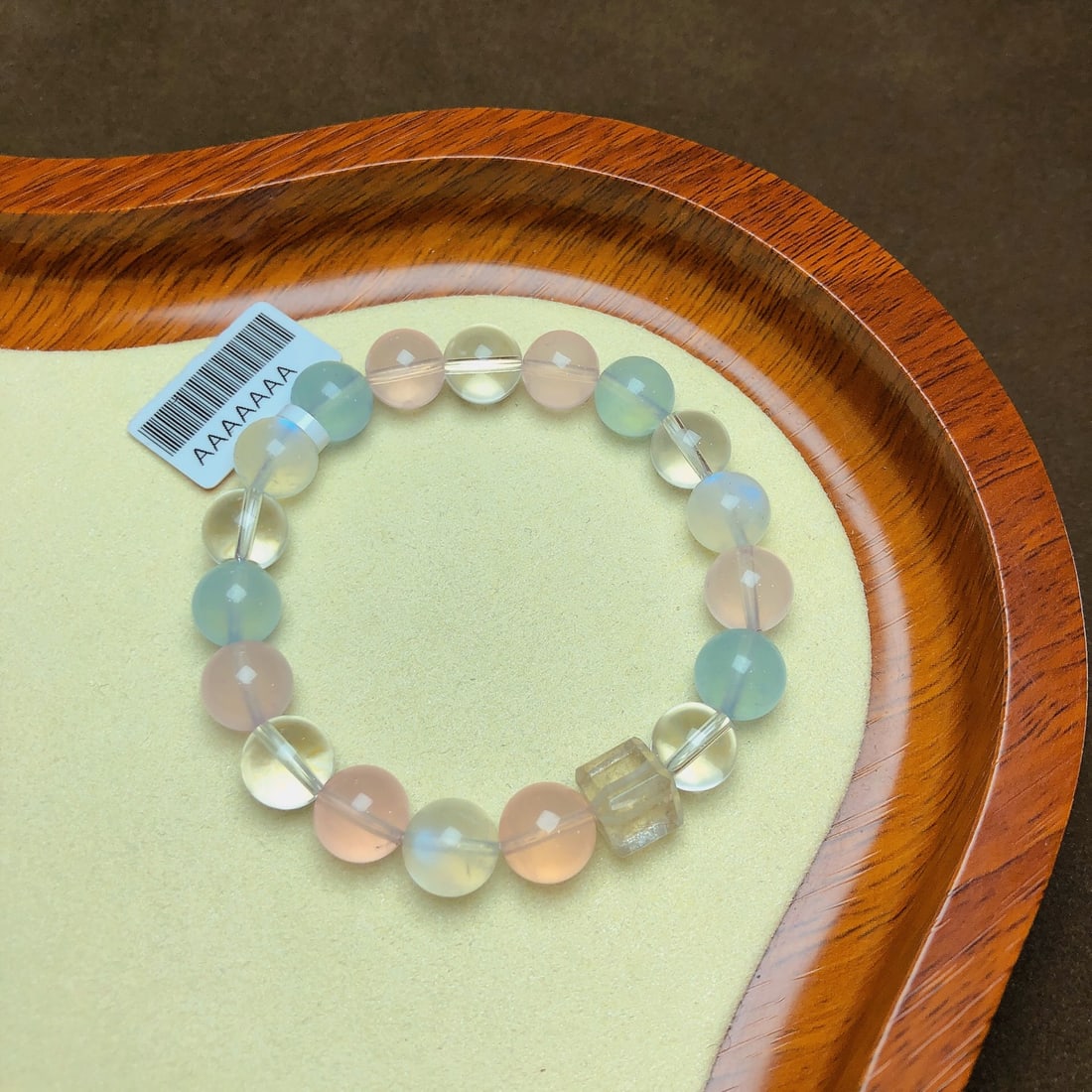 An Exquisite Crystal Bracelet: An Exquisite Crystal Bracelet,Size:0.4in,0.3in,Weight:26.4g 水晶手串