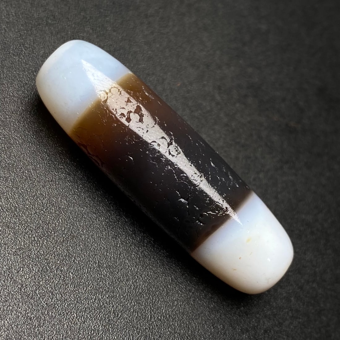An Exquisite Dzi Bead Pendant: An Exquisite Dzi Bead Pendant,Size:1.5inx0.4in,Weight:8.8g 天珠挂件