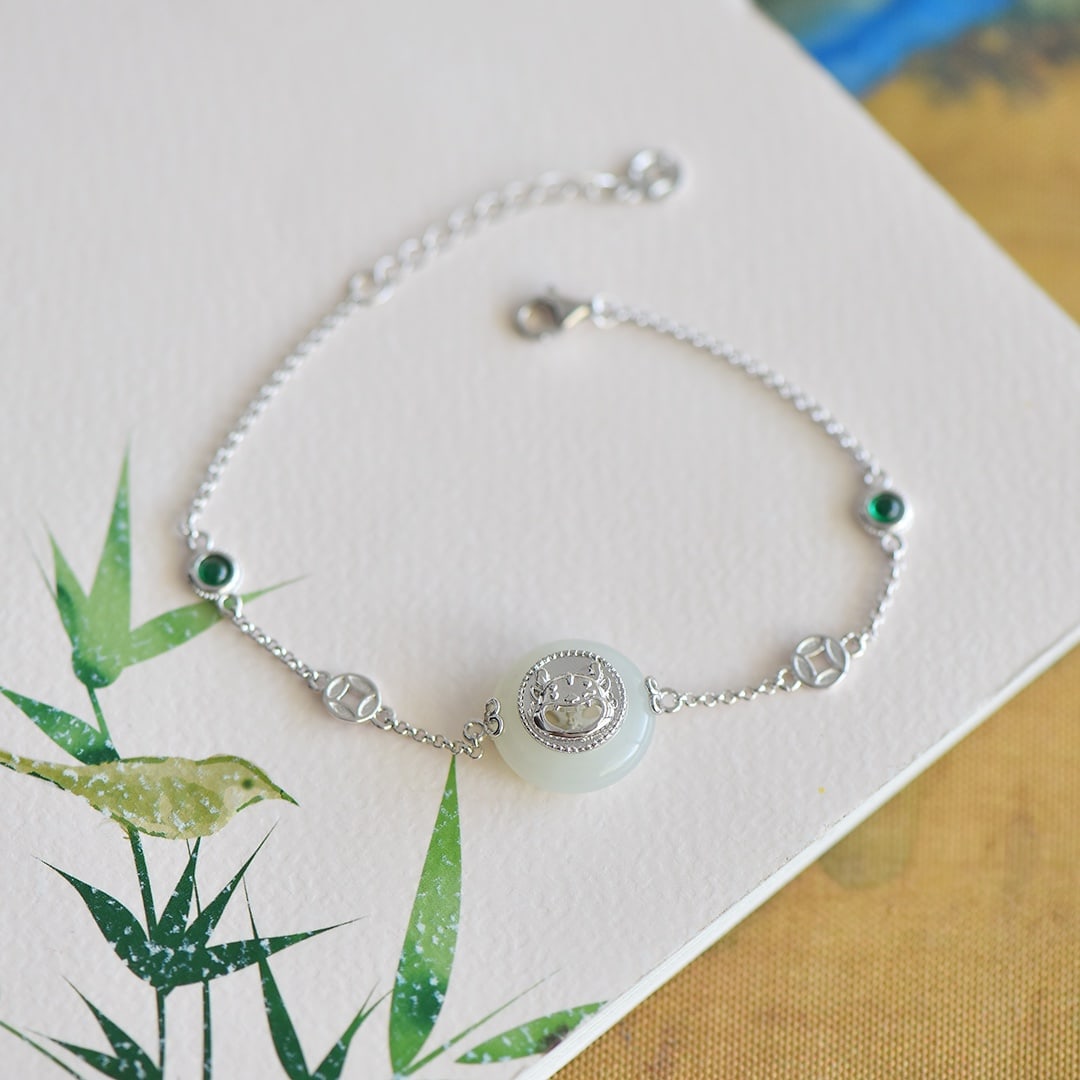 An Exquisite Sterling Silver Inlaid White Jade Bracelet,Inlaid Gems: An Exquisite Sterling Silver Inlaid White Jade Bracelet,Inlaid Gems 纯银镶白玉手镯,嵌宝石