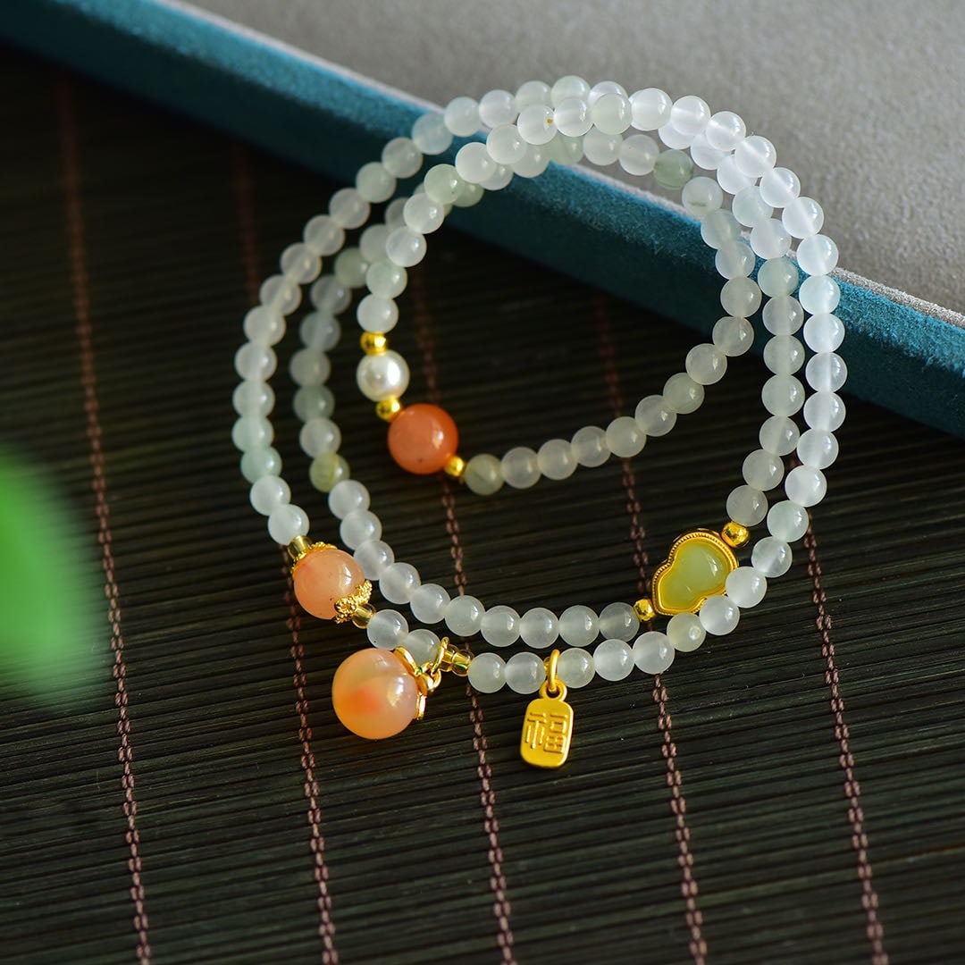 An Exquisite White Jade Bracelet: An Exquisite White Jade Bracelet,Size:0.2in 白玉手串