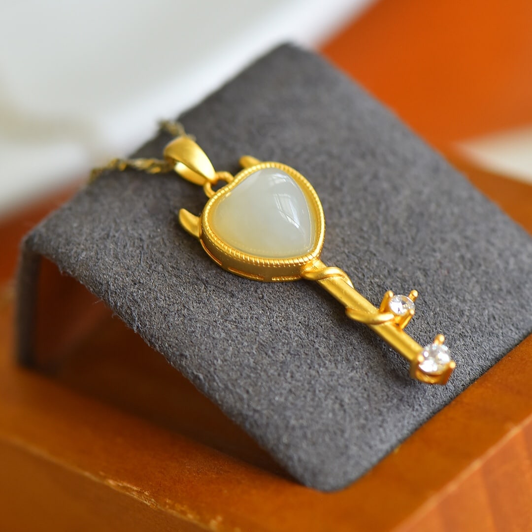 An Exquisite Sterling Silver-Gold Plated Inlaid White Jade Necklace,Inlaid Diamond: An Exquisite Sterling Silver-Gold Plated Inlaid White Jade Necklace,Inlaid Diamond,Size:0.4inx0.4in 纯银镀金镶白玉项链,嵌钻石