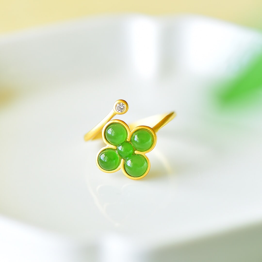 An Exquisite Sterling Silver-Gold Plated Inlaid Jasper Ring,Inlaid Diamond: An Exquisite Sterling Silver-Gold Plated Inlaid Jasper Ring,Inlaid Diamond,Size:0.5inx0.7in 纯银镀金镶碧玉戒指,嵌钻石