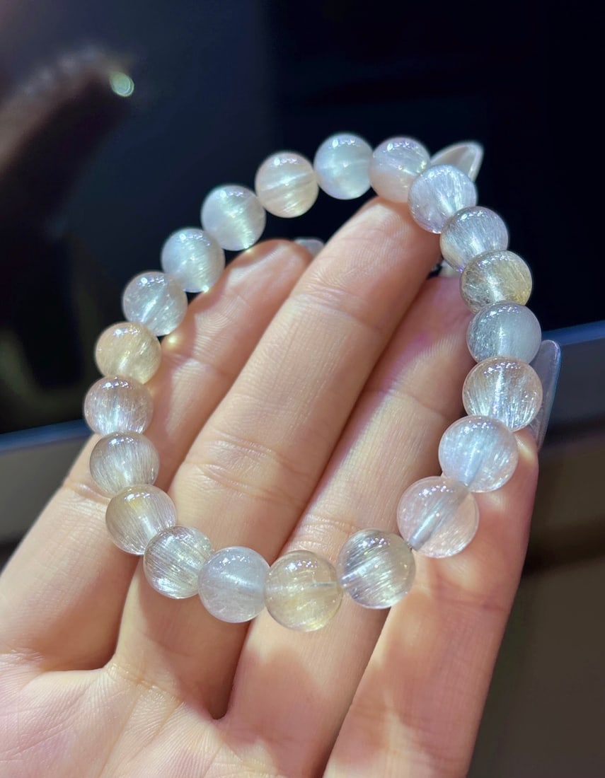 An Exquisite Crystal Bracelet - 2