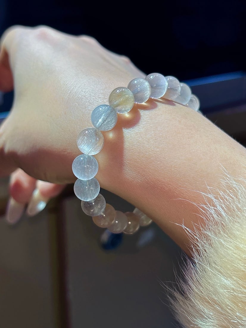 An Exquisite Crystal Bracelet - 4