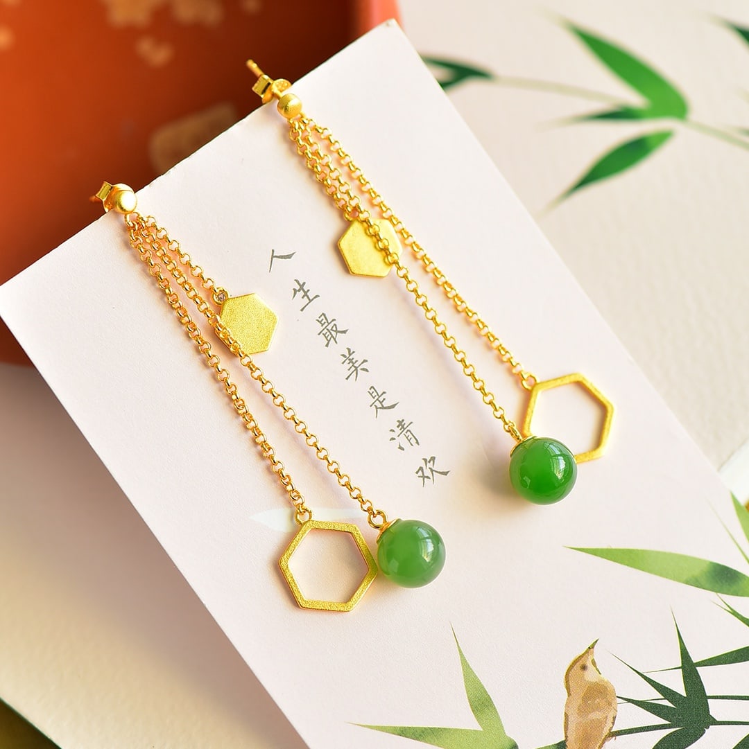 A Pair of Exquisite Sterling Silver-Gold Plated Inlaid Jasper Earrings: A Pair of Exquisite Sterling Silver-Gold Plated Inlaid Jasper Earrings 一对纯银镀金镶碧玉耳环