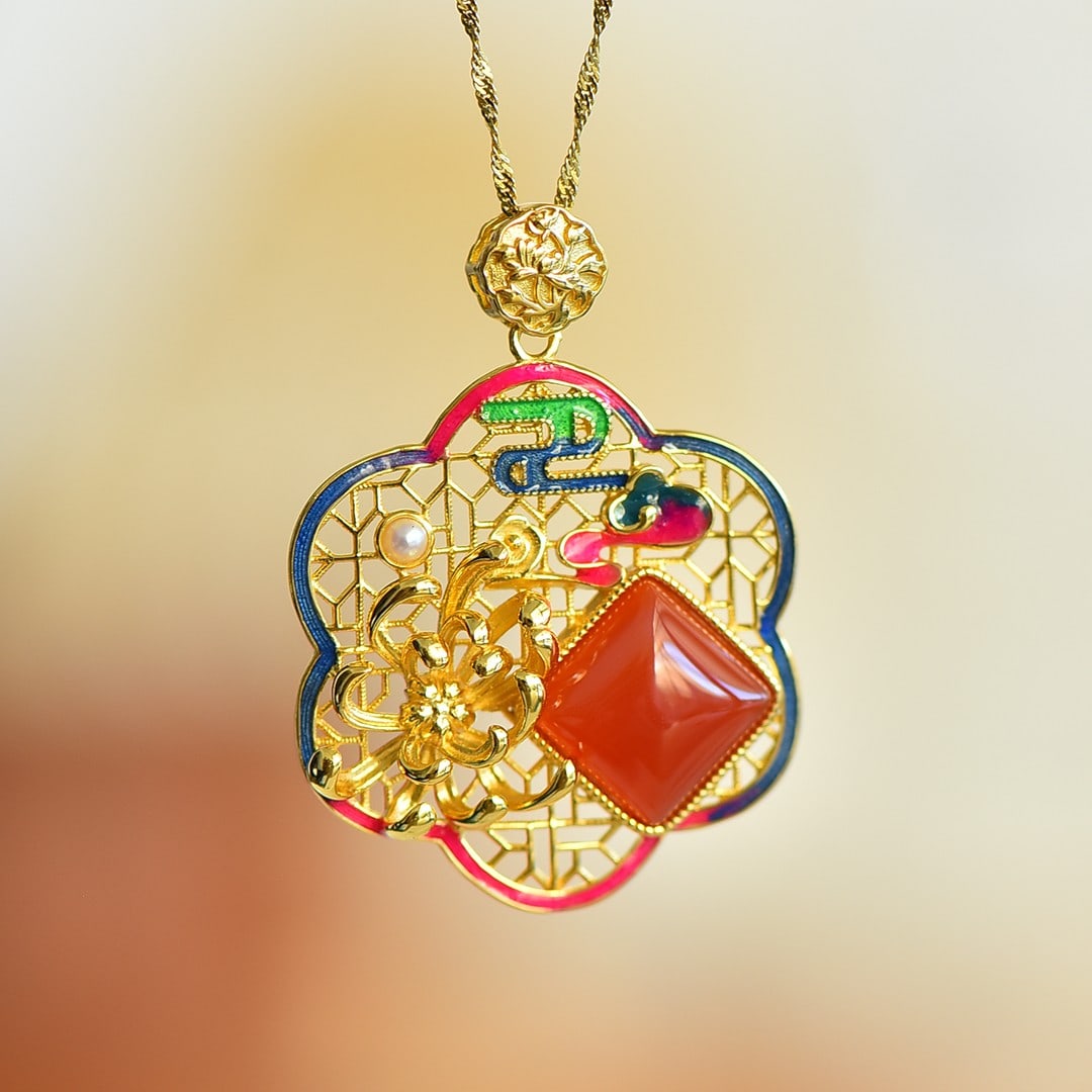 An Exquisite Sterling Silver-Gold Plated Inlaid Agate Enamel Pendant: An Exquisite Sterling Silver-Gold Plated Inlaid Agate Enamel Pendant 纯银镀金镶玛瑙珐琅吊坠