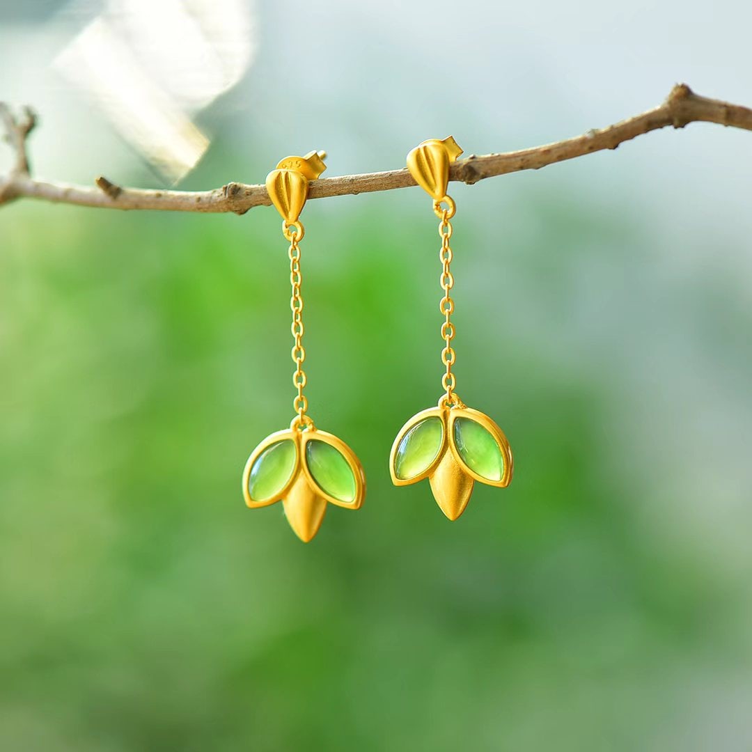 A Pair of Exquisite Sterling Silver-Gold Plated Inlaid Jasper Earrings: A Pair of Exquisite Sterling Silver-Gold Plated Inlaid Jasper Earrings 一对纯银镀金镶碧玉耳环
