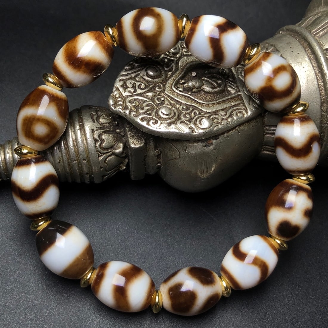 An Exquisite Dzi Bead Bracelet - 5