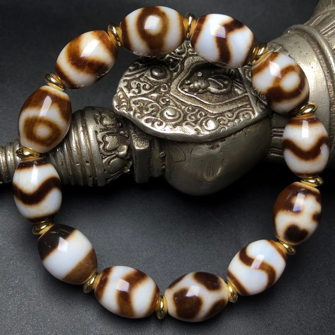 An Exquisite Dzi Bead Bracelet - 6