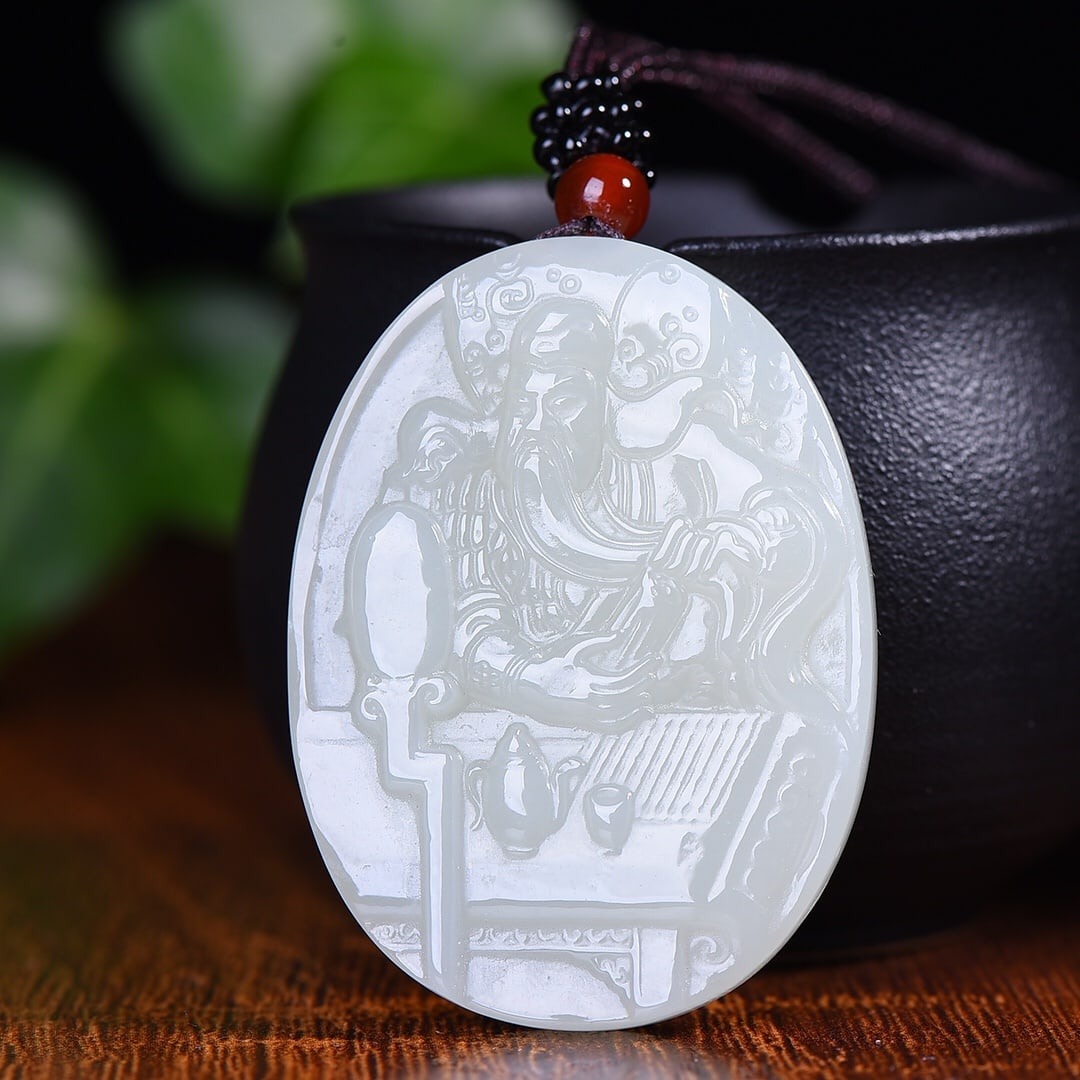 An Exquisite White Jade Guangong Pattern Pendant: An Exquisite White Jade Guangong Pattern Pendant,Size: 1.5inx2inx0.3in (寓意)关羽一生忠义勇武,坚贞不二