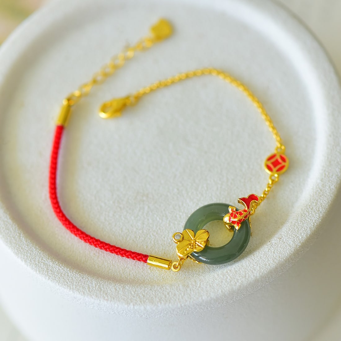 An Exquisite Sterling Silver-Gold Plated Inlaid Jasper Bracelets: An Exquisite Sterling Silver-Gold Plated Inlaid Jasper Bracelets 纯银镀金镶碧玉手链