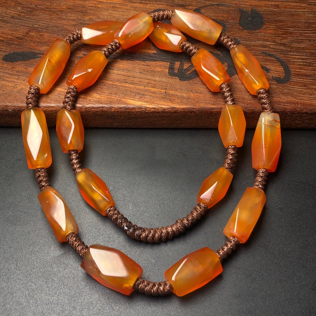 An Exquisite Agate Pendant: An Exquisite Agate Pendant,Size:1.1inx0.4in 玛瑙挂件