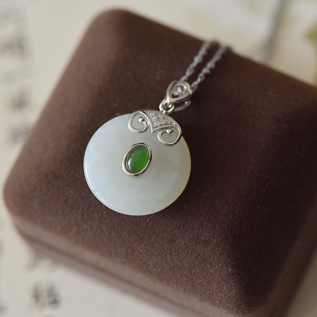 An Exquisite Sterling Silver Inlaid White Jade Pendant: An Exquisite Sterling Silver Inlaid White Jade Pendant,Size:0.9inx0.9in 纯银镶白玉吊坠
