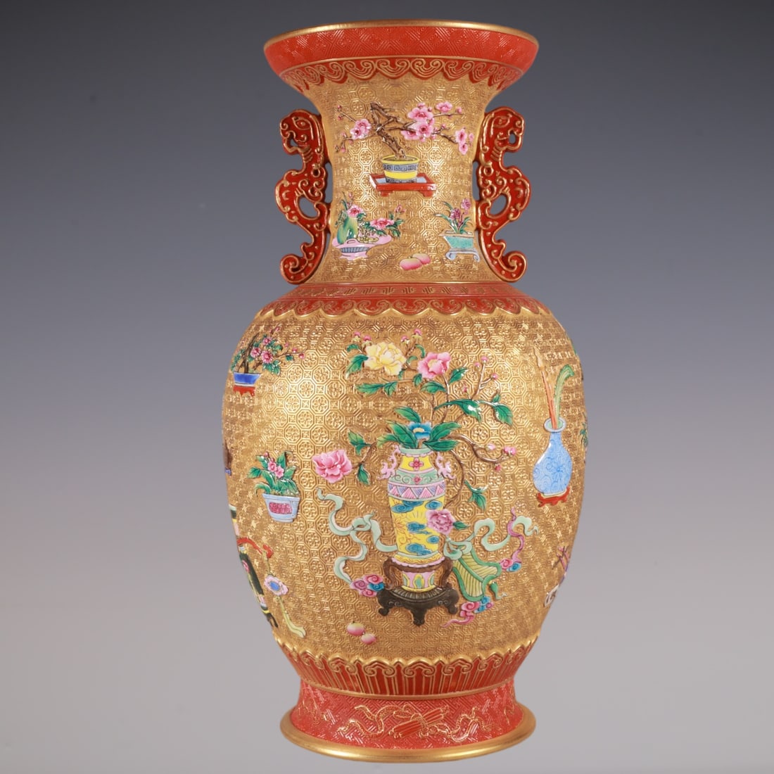 An Exquisite Enamel Flower Pattern Double-Ears Vase: An Exquisite Enamel Flower Pattern Double-Ears Vase Qing Dynasty, China Qianlong Six-character Mark Size:13inx7.1in珐琅彩雕刻金地博古纹Ö