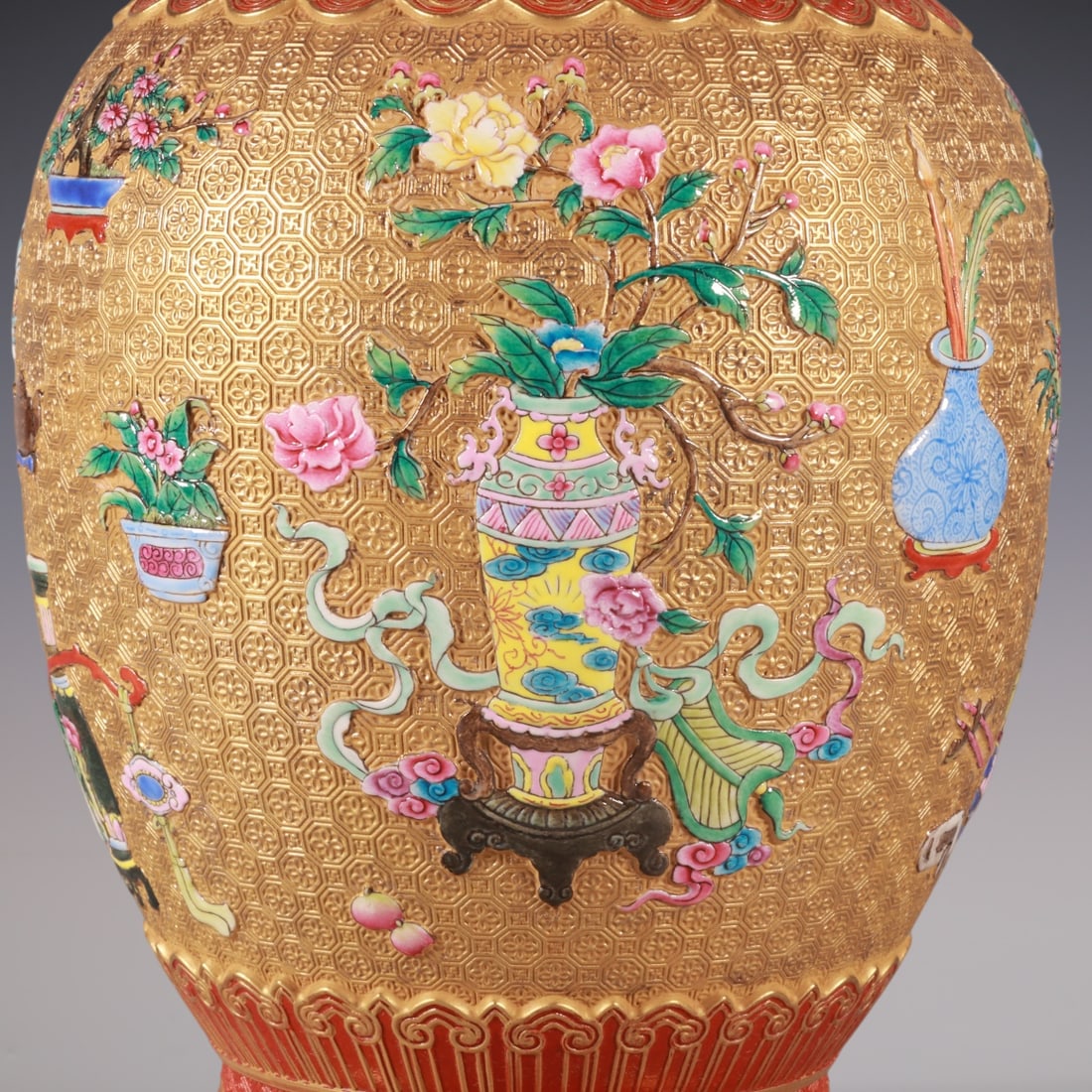 An Exquisite Enamel Flower Pattern Double-Ears Vase - 3