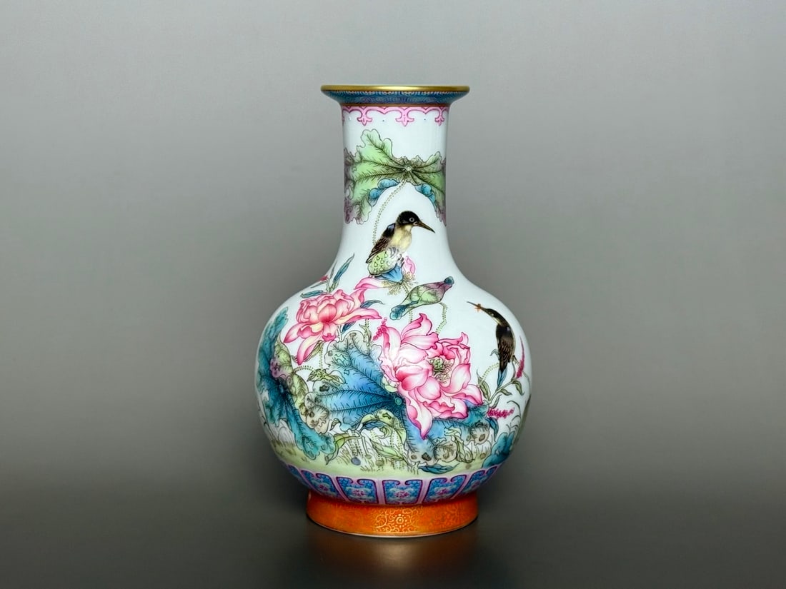 An Exquisite Enamel Iron-Red Painted Gold Flower and Bird Pattern with poem Vase: An Exquisite Enamel Iron-Red Painted Gold Flower and Bird Pattern with poem Vase Qing Dynasty, China Qianlong Four-character Mark Size:5.7inx3.6in矾红描金图案๟