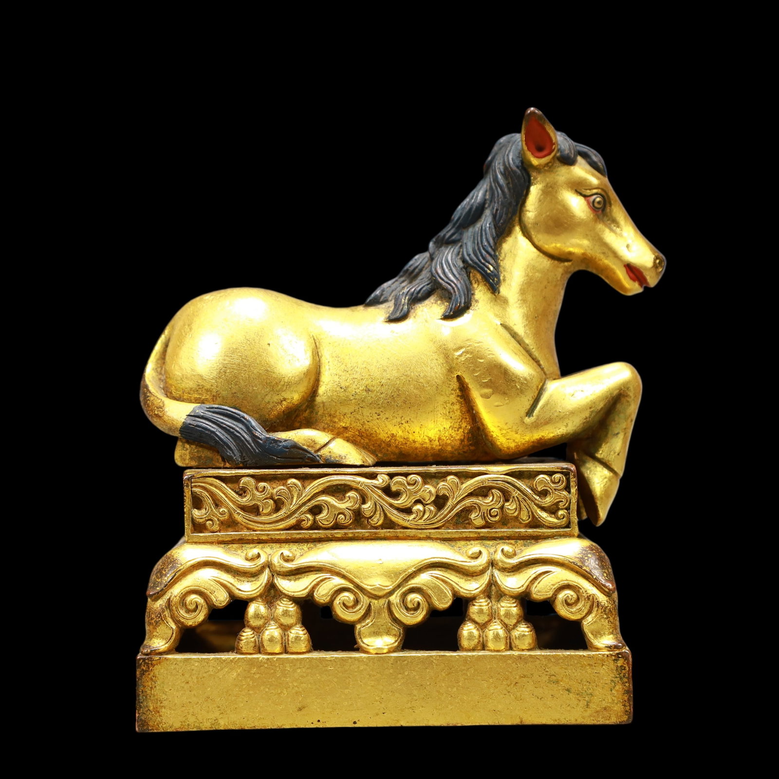 A Exquisite Gilt Bronze Horse Seal: A Exquisite Gilt Bronze Horse Seal Ming Dynasty, China Size:3.9inx3.1inx5.1in Weight:1500g铜鎏金马印章 中国明代 Size:10cmx8cmx13cm Weight:15