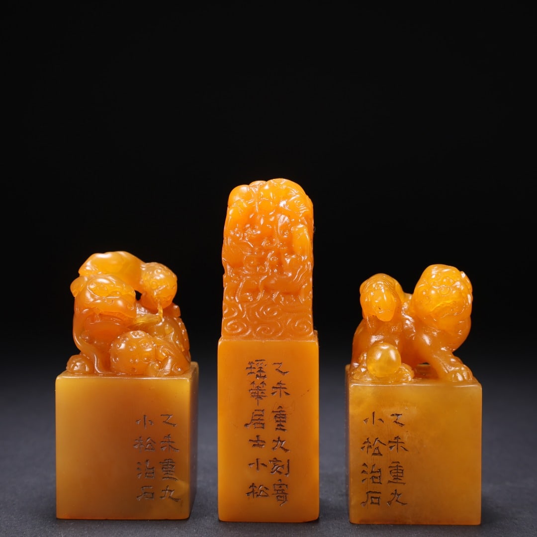 A Set of Fine Tianhuang Stone Lion Seal: A Set of Fine Tianhuang Stone Lion Seal Qing Dynasty, China Size:2.8inx0.9inx0.9in Weight:258g田黄石双狮钮印章一套 中国清&