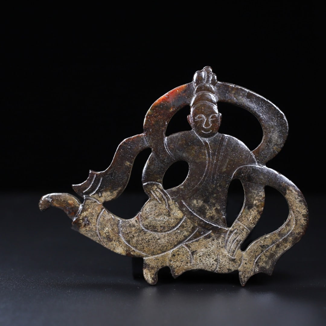 An Exquisite White Jade Figure Ornament: An Exquisite White Jade Figure Ornament Han Dynasty, China Size:5.6inx4.7inx0.2in Weight:158.1g白玉飞天人 中国汉代 Size:14.3cmx12cmx0.5cm Weight:1