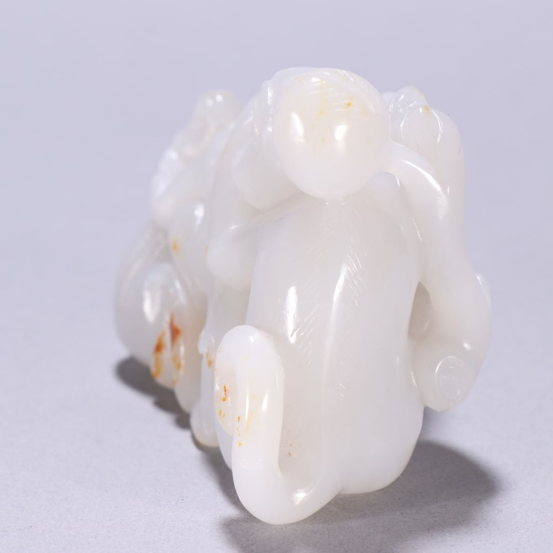 An Exquisite White Jade Monkey Ornament - 4