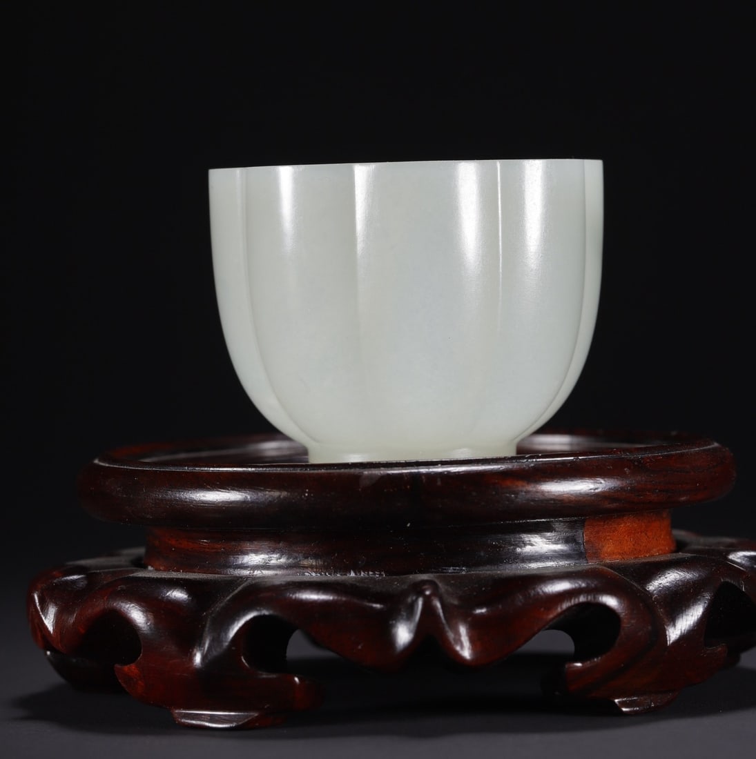 An Exquisite White Jade Cup - 3