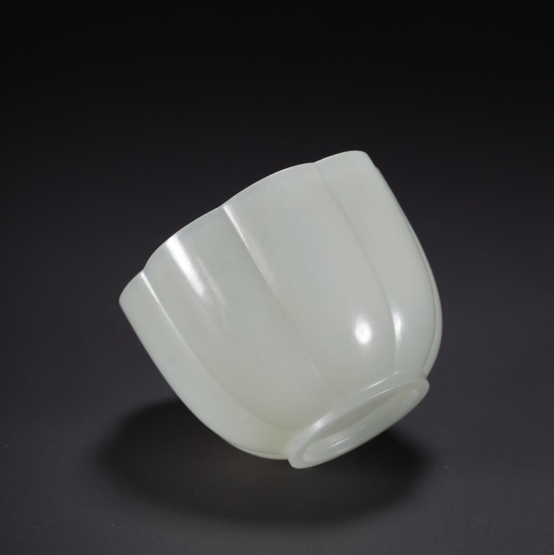 An Exquisite White Jade Cup - 4