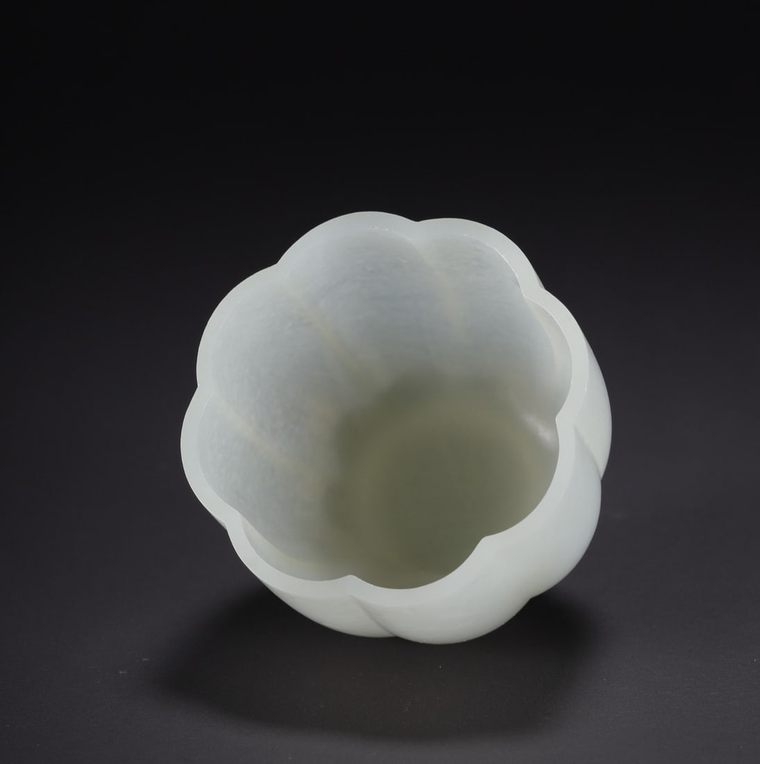An Exquisite White Jade Cup - 8