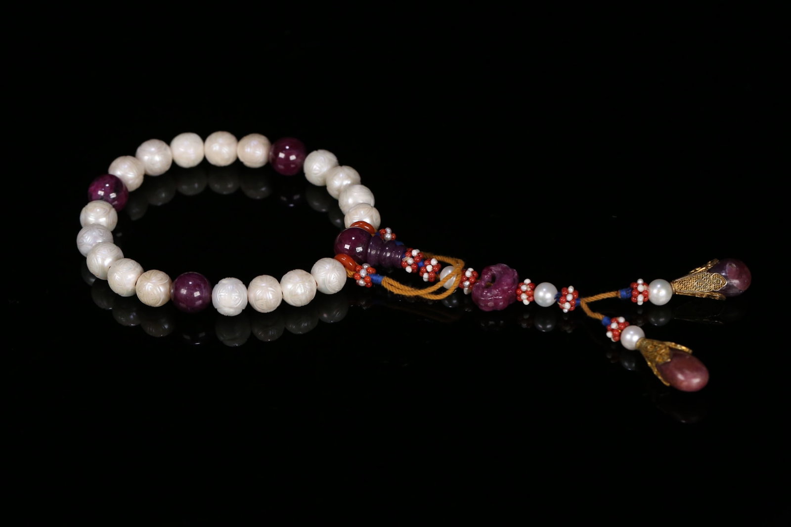 An Exquisite Pearl Bracelets (1 of 9)